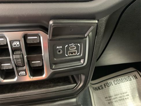 Used 2025 Jeep Gladiator Sport image 32