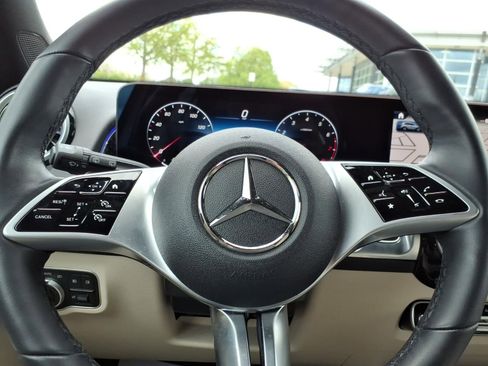 Certified 2025 Mercedes-Benz GLB 250 4MATIC image 27