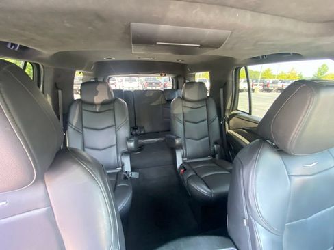 Used 2019 Cadillac Escalade Platinum AWD/4WD image 30