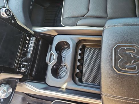 Used 2019 RAM 1500 Laramie AWD/4WD image 8