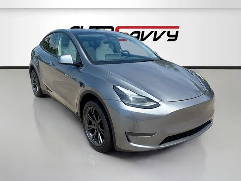 Used 2025 Tesla Model Y Long Range RWD image 1