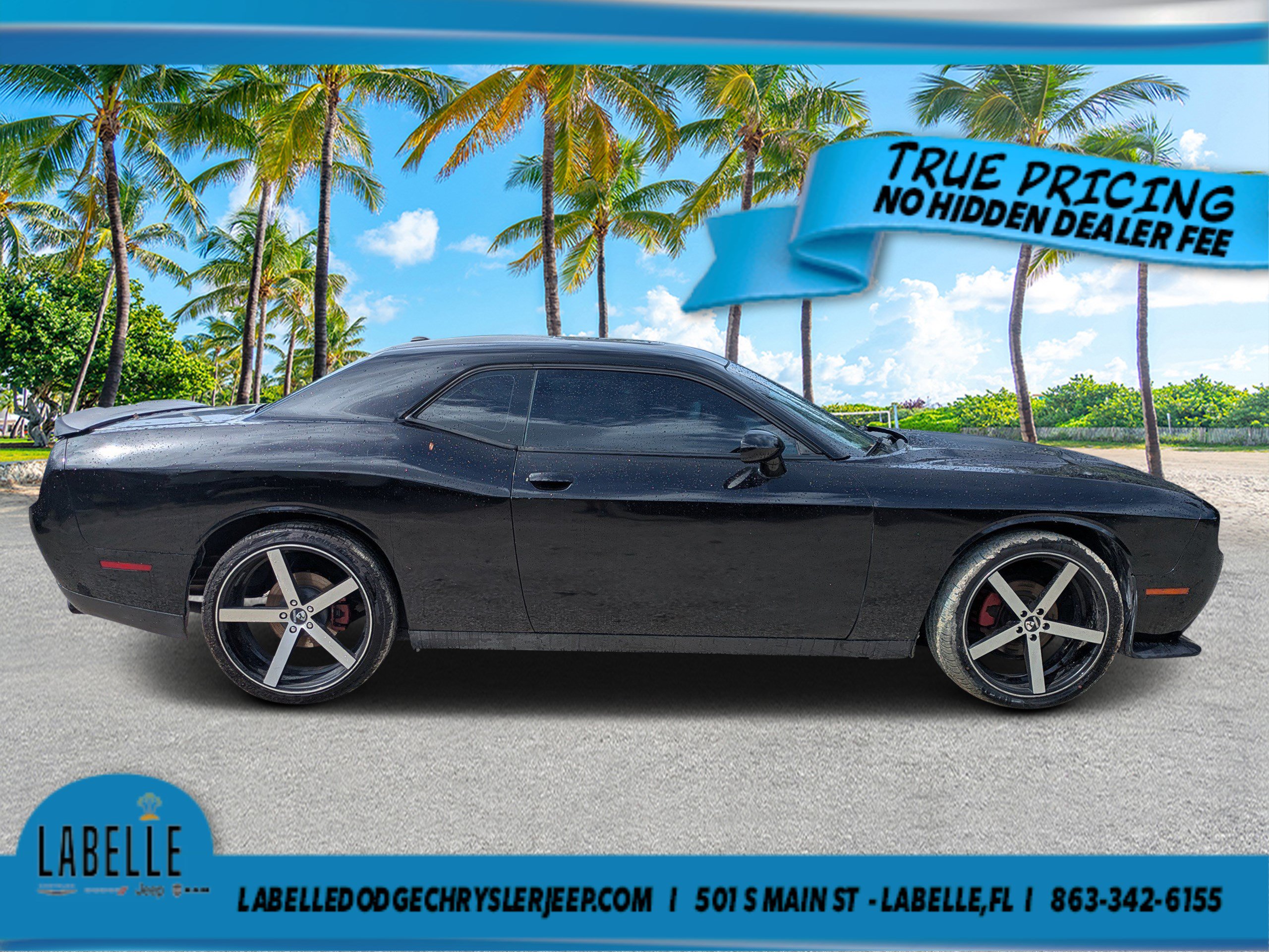Used 2018 Dodge Challenger SXT RWD image 2
