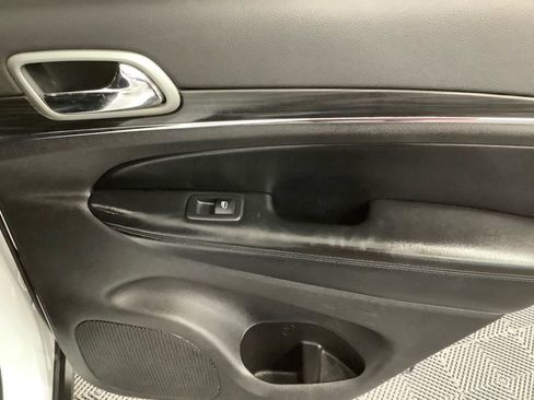 Used 2021 Jeep Grand Cherokee Limited image 31