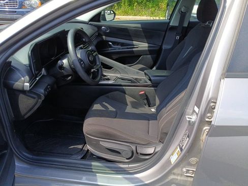 Used 2023 Hyundai Elantra SE FWD image 7