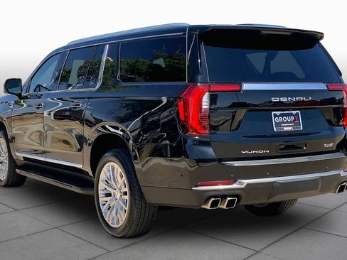 Used 2025 GMC Yukon XL Denali AWD/4WD image 12