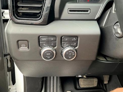 Used 2023 GMC Sierra 1500 AT4 w/ AT4 Preferred Package image 33