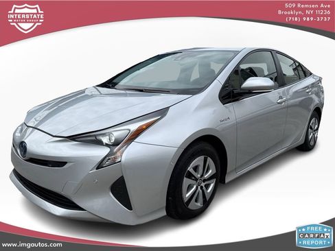 Used 2017 Toyota Prius Two image 1
