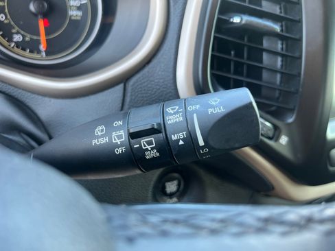 Used 2017 Jeep Cherokee Latitude w/ Comfort/Convenience Group image 11