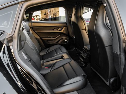 Used 2021 Porsche Taycan image 33