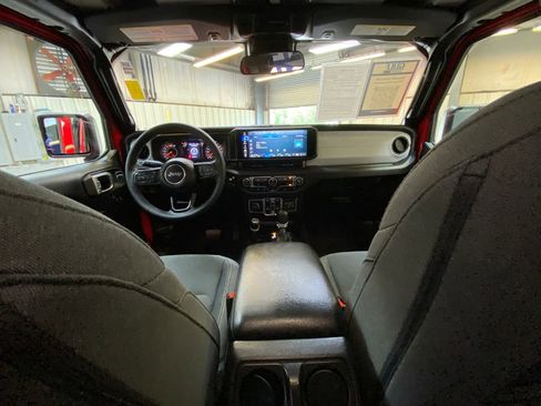 Used 2025 Jeep Wrangler Unlimited Sport AWD/4WD image 18