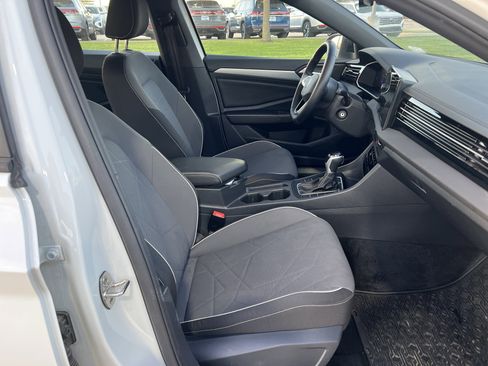 Certified 2025 Volkswagen Jetta Sport FWD image 28