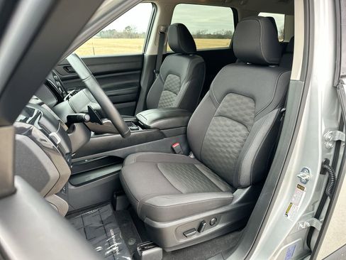 Used 2024 Nissan Pathfinder SV image 11