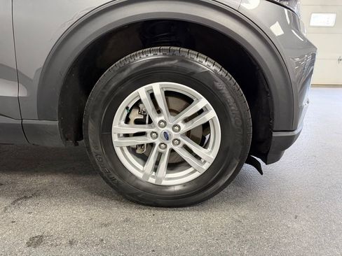 Used 2023 Ford Explorer XLT w/ Equipment Group 202A AWD/4WD image 17