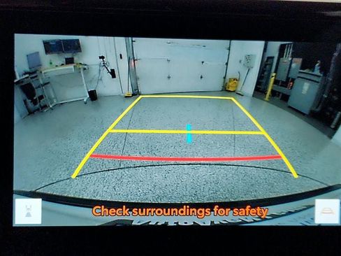 Used 2023 Toyota Corolla Cross XLE image 18