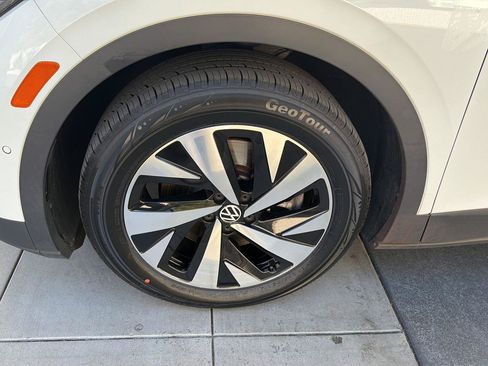 Certified 2024 Volkswagen ID.4 2WD image 9