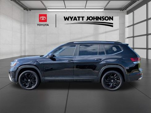 Used 2021 Volkswagen Atlas SE w/ Panoramic Sunroof Package FWD image 2