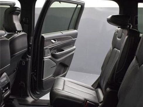 Certified 2022 Jeep Grand Cherokee L Overland w/ Luxury Tech Group IV image 8