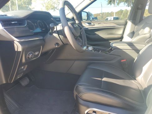 Used 2025 Jeep Grand Cherokee L Overland w/ Luxury Tech Group IV image 15