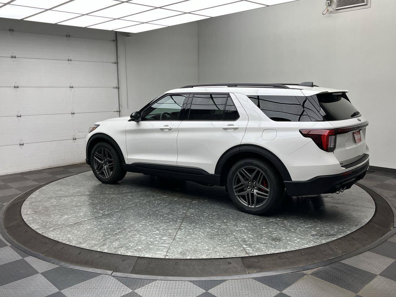 Used 2026 Ford Explorer ST w/ Sun And Sound Package AWD/4WD image 2