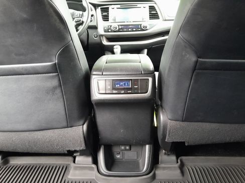 Used 2017 Toyota Highlander XLE AWD/4WD image 36