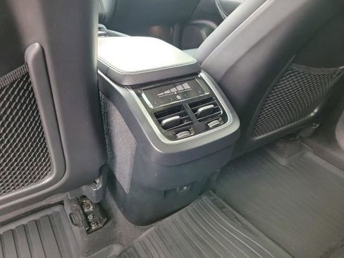 Used 2023 Volvo XC90 B5 Core image 12