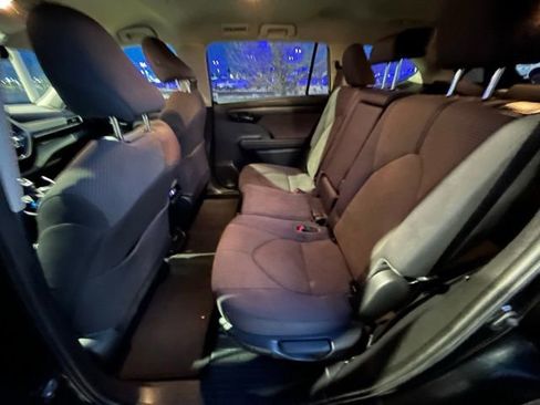 Used 2023 Toyota Highlander LE image 24