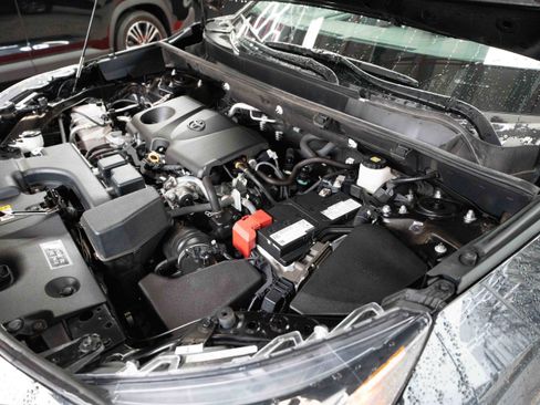 Used 2023 Toyota RAV4 XLE image 33