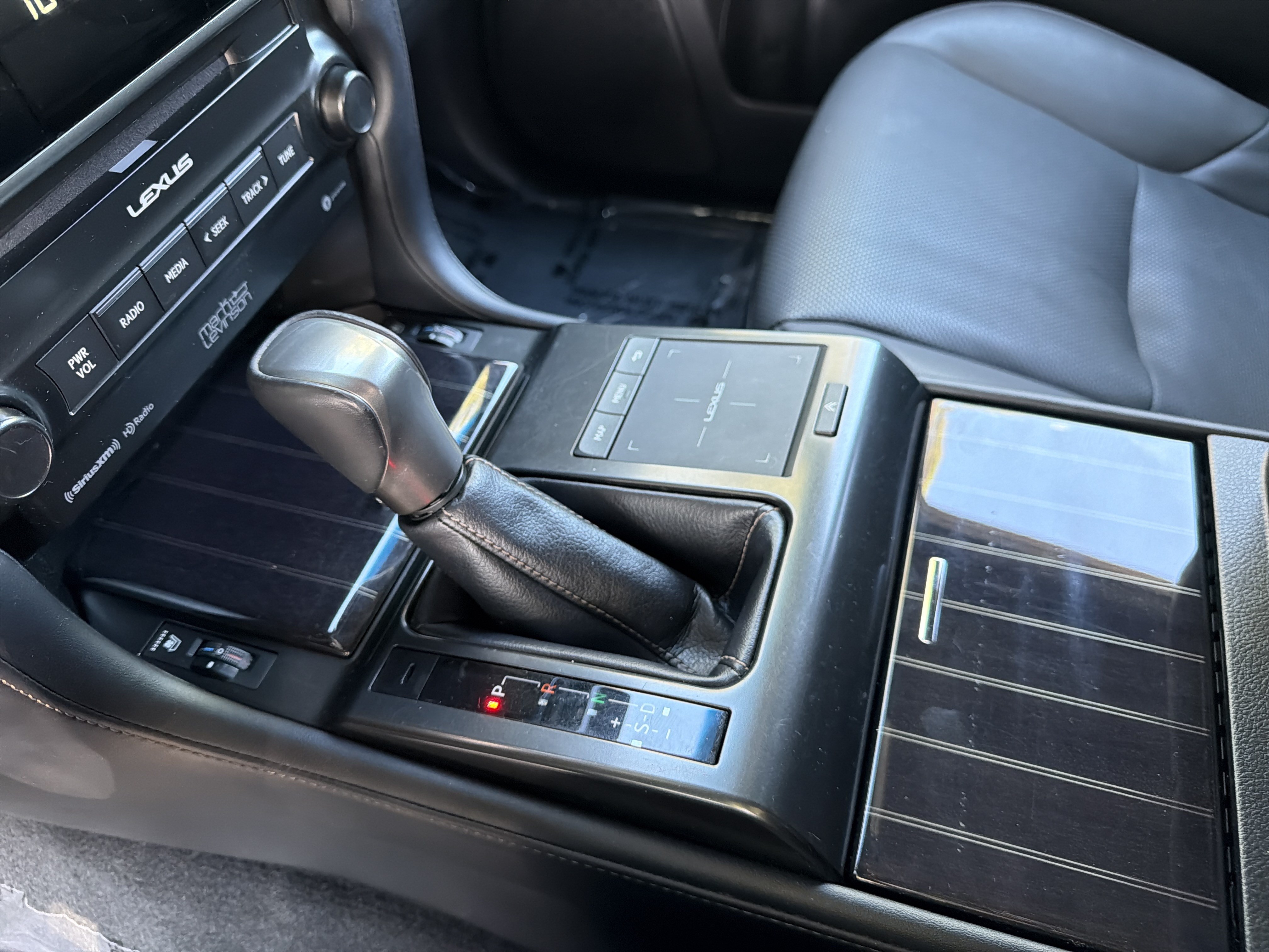 Used 2022 Lexus GX 460 Premium w/ Accessory Package AWD/4WD image 28