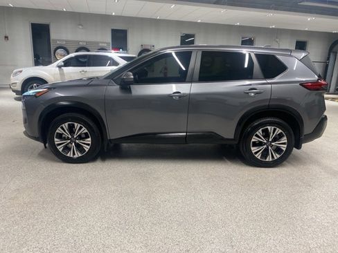 Used 2023 Nissan Rogue SV image 10