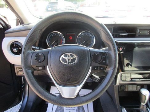 Used 2018 Toyota Corolla LE w/ LE Premium Package FWD image 19