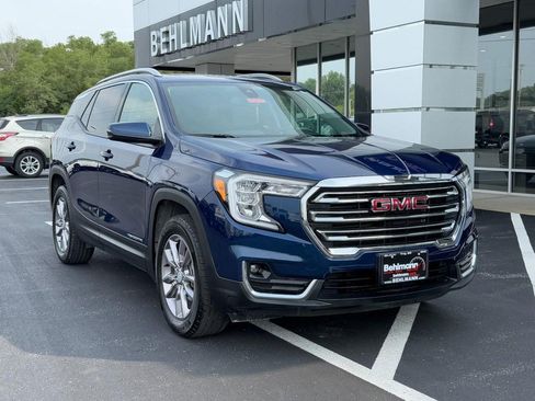 Used 2023 GMC Terrain SLT w/ Infotainment Package II AWD/4WD image 2