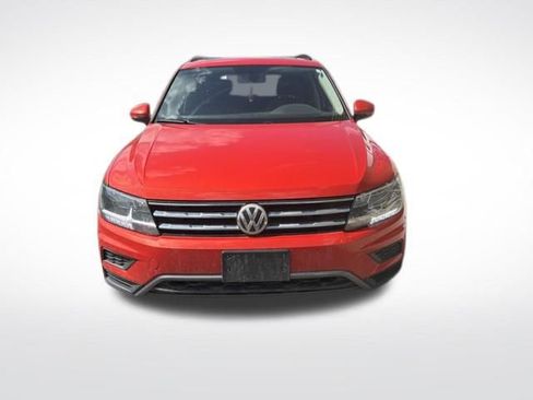 Used 2018 Volkswagen Tiguan SE w/ Panoramic Sunroof Package image 4