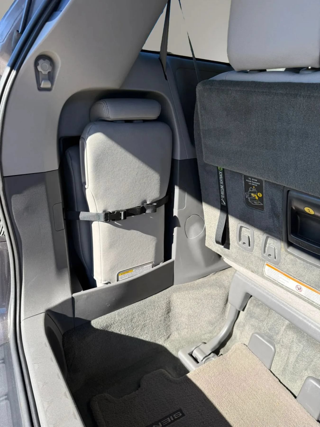 Used 2018 Toyota Sienna XLE w/ XLE Navigation Package FWD image 23