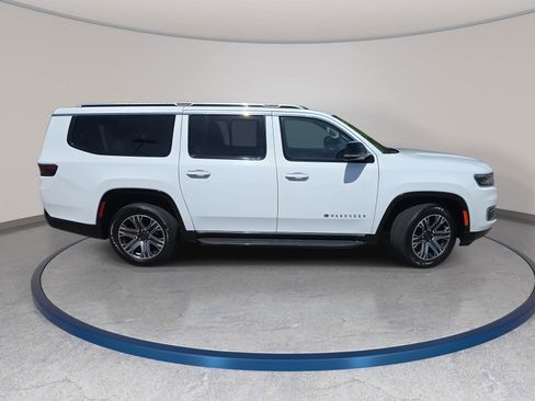 Used 2024 Jeep Wagoneer L Series II w/ Flexible Seating Group RWD image 4