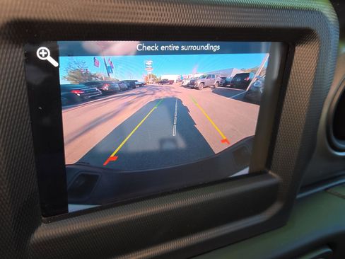 Used 2023 Jeep Gladiator Sport image 16