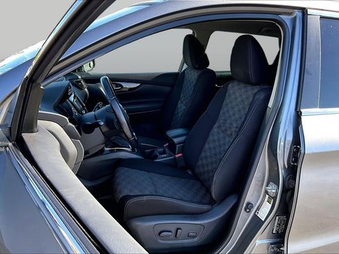 Used 2019 Nissan Rogue Sport SV w/ All-Weather Package FWD image 23