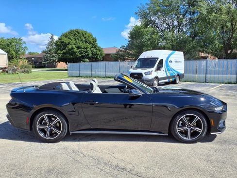 Used 2024 Ford Mustang Premium image 3