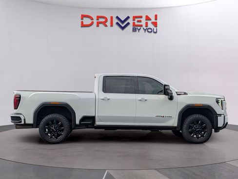 Used 2024 GMC Sierra 2500 AT4 w/ Technology Package AWD/4WD image 6