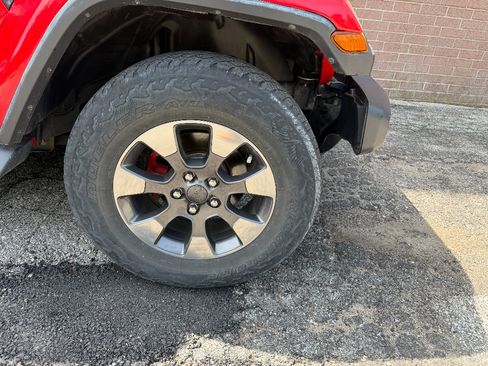 Used 2020 Jeep Wrangler Unlimited Sahara w/ Uconnect 4C Nav & Sound Group AWD/4WD image 9