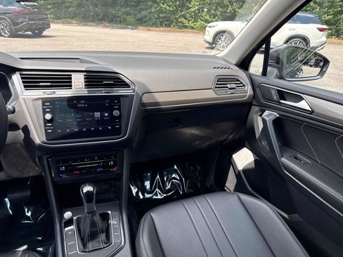 Used 2023 Volkswagen Tiguan SE FWD image 15