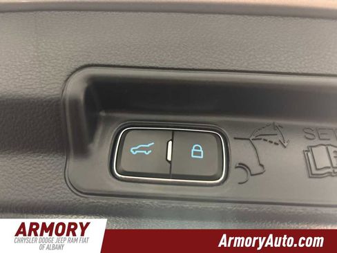 Used 2021 Ford Explorer XLT image 30