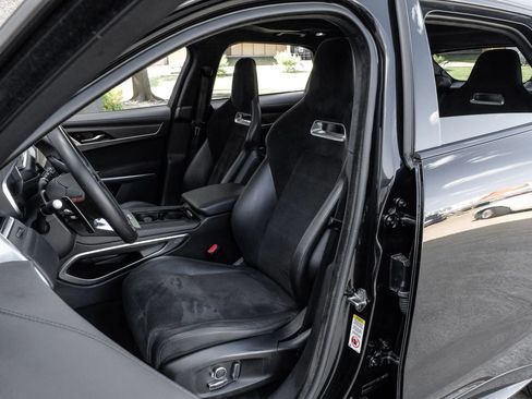 Used 2025 Jaguar F-PACE SVR AWD/4WD image 39