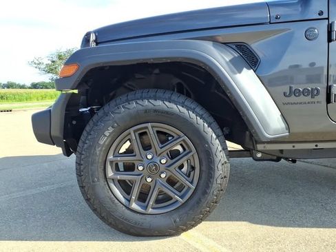 Used 2024 Jeep Wrangler Sport AWD/4WD image 4