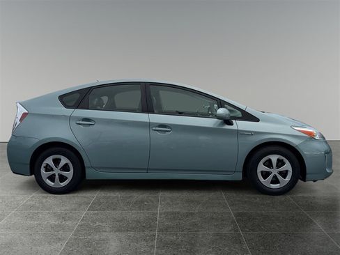 Used 2015 Toyota Prius Four FWD image 7
