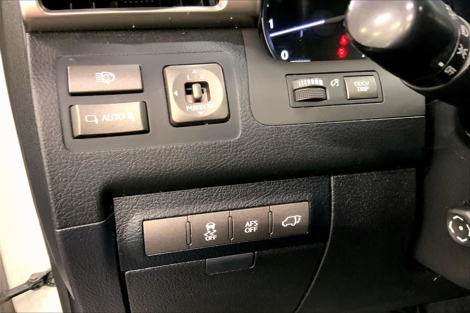 Used 2013 Lexus LX 570 4WD image 35
