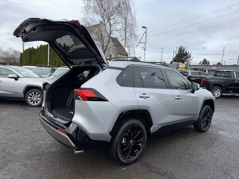 Used 2023 Toyota RAV4 SE image 11