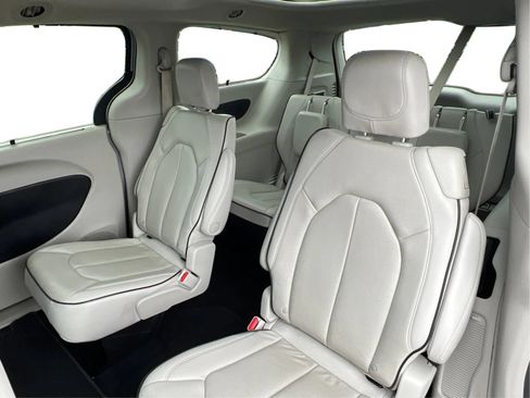 Used 2021 Chrysler Pacifica Limited w/ Premium & Safety Sphere Group AWD/4WD image 17