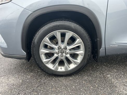 Used 2023 Toyota Highlander Limited image 12