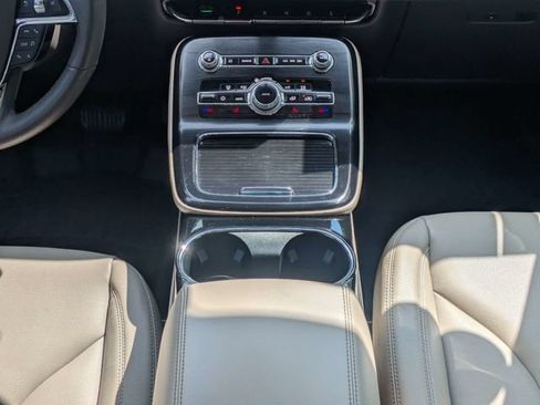 Used 2022 Lincoln Nautilus FWD w/ Premium Package image 20