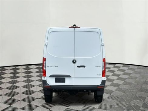 Used 2024 Mercedes-Benz Sprinter 2500 image 8
